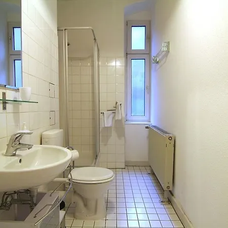 1 Hotel